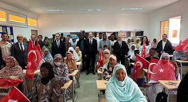 Moritanya'da Türkoloji okuyan Afrikalı öğrenciler UCLG Başkanı Altay'ı coşkuyla karşıladı