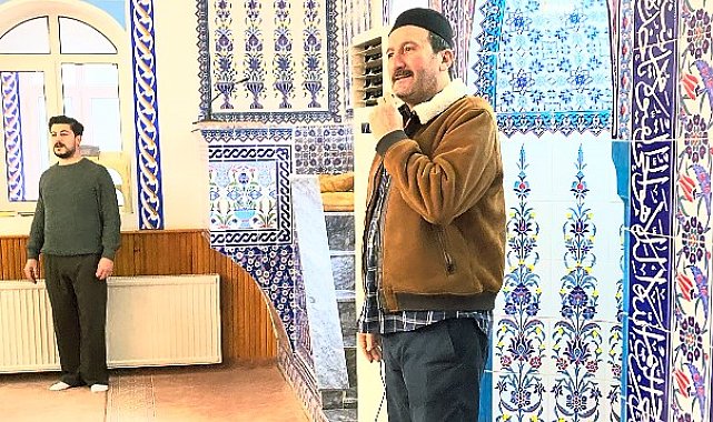 Müezzin "Kâbe'de Hacılar" ilahisini okudu, öğrenciler eşlik etti