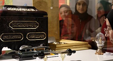 Mukaddes hatıralar Gaziantep'te vatandaşlarla buluşuyor