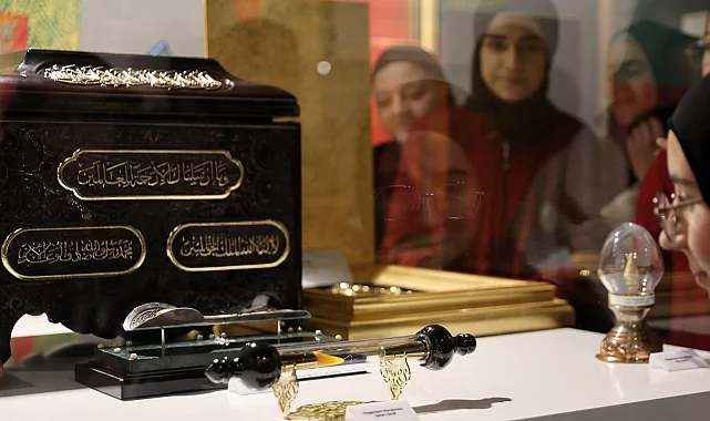 Mukaddes hatıralar Gaziantep'te vatandaşlarla buluşuyor