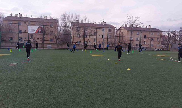 Muş'ta futbol antrenmanları sürüyor