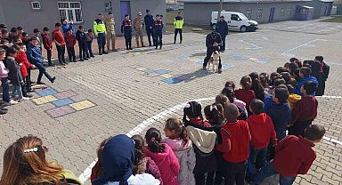 Muş'ta jandarmadan öğrencilere güvenlik ve trafik eğitimi