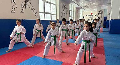 Muş'ta karate antrenmanları hız kesmeden sürüyor
