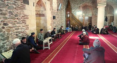 Muş'taki asırlık camide mukabele geleneği yaşatılıyor