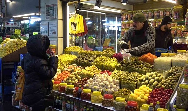 Muşmuladan kiraza 35 çeşit ürünün turşusunu kurdular