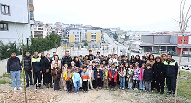 Nilüfer'de minikler doğa için fidan dikti