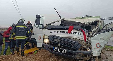 Nizip Belediyesi'ne ait araç kaza yaptı: 1 yaralı