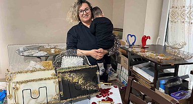 Oğlunun tedavi masrafları için evini atölyeye çevirdi
