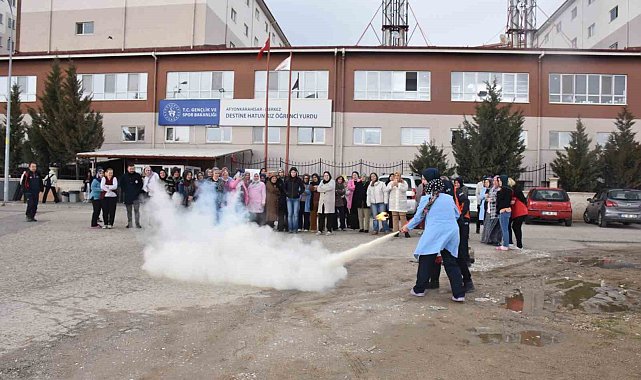Öğrencilere 'Afet Farkındalık Eğitimi' verilip tahliye tatbikatı düzenlendi