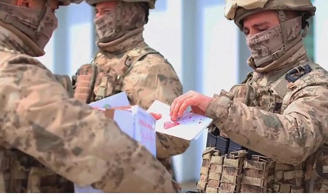 Öğrencilerin mektupları Mehmetçiğe ulaştı