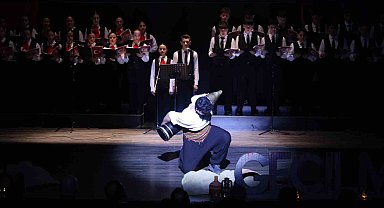 Öğrencilerinin 'Bir Hilal Uğruna' oratoryosu ayakta alkışlandı