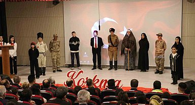 Oltu Mehmet Akif Ersoy Ortaokulu'nda, İstiklal Marşı'nın kabulü ve Mehmet Akif Ersoy'u anma programı