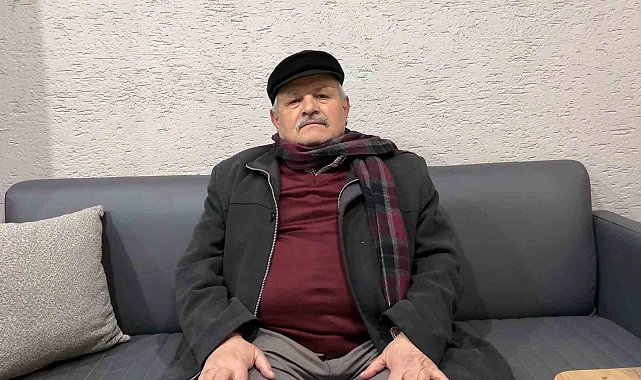 Öptü, yerine astı: "Bayrağı olmayanın milleti olmaz"