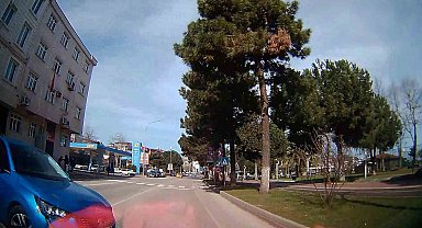 Ordu'da iki otomobilin kafa kafaya çarpışmasına ramak kaldı