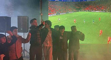 Osmaniye'de Galatasaray'ın galibiyeti havai fişek ve meşalelerle kutlandı