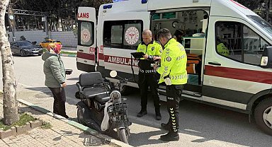 Osmaniye'de kontrolden çıkan şarjlı motosiklet kaldırıma çarptı: 1 yaralı