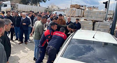 Osmaniye'de otomobil inşaat malzemelerine çarptı: 2'si ağır 3 yaralı