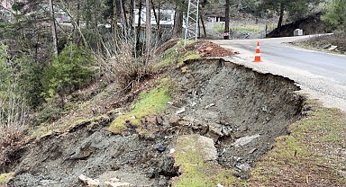 Osmaniye'de yoğun yağmur sonrası yol çöktü