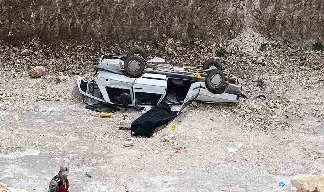 Otomobil 10 metrelik çukura düştü: 1 ölü, 1 yaralı
