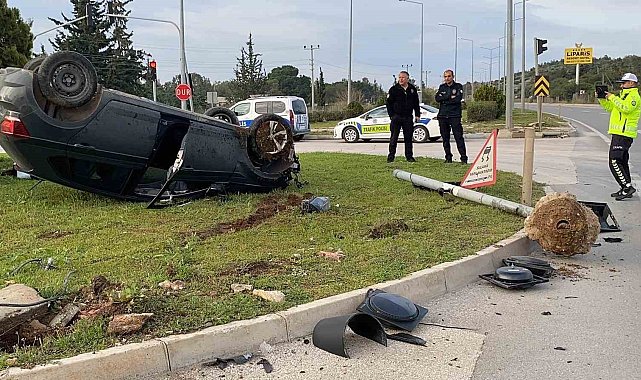 Otomobil 2 direk devirip ters döndü, araçtakiler yara almadan kurtuldu