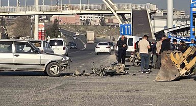 Otomobil ile çarpışan motosiklet sürücüsü ağır yaralandı