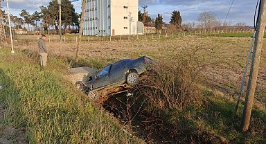 Otomobil su kanalına düştü, sürücü yaralandı