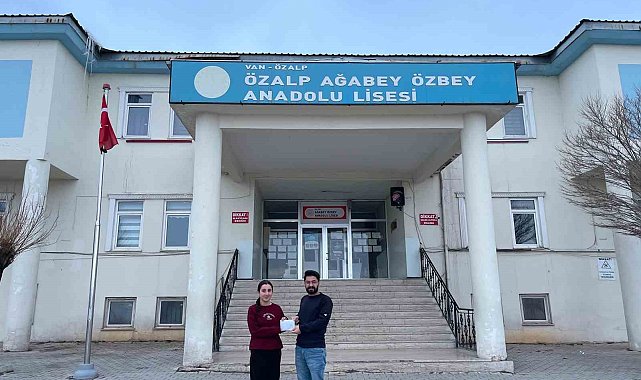 Özalp'te kitap okuma sınavında dereceye girenlere ödülleri verildi