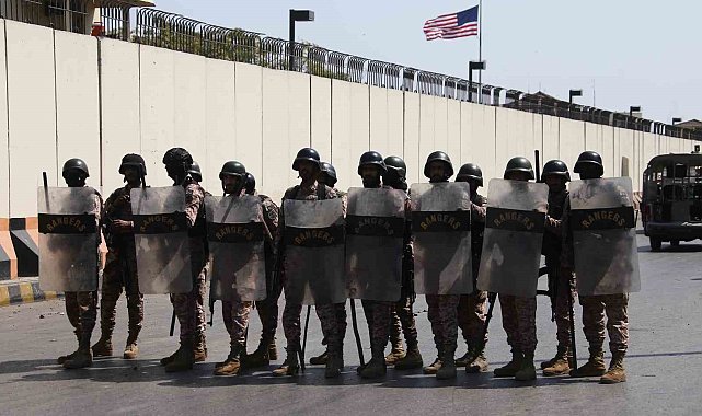 Pakistan'da ABD Büyükelçiliği önünde protesto: 8 ölü