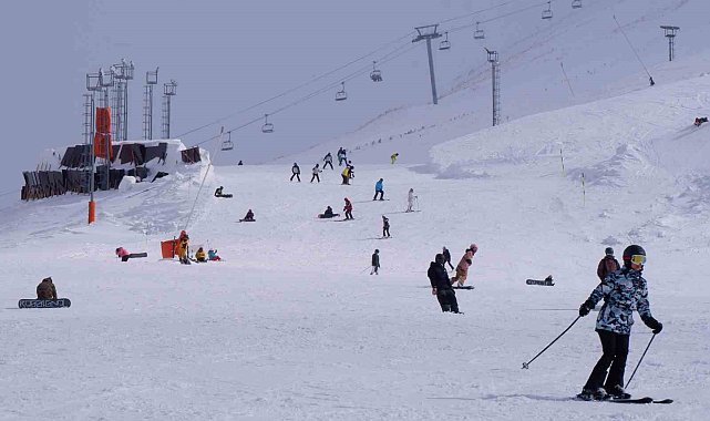 Palandöken bayramda cıvıl cıvıl