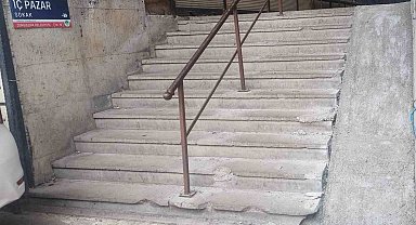 Pazar yerine yapılan engelli rampaları tepki çekti