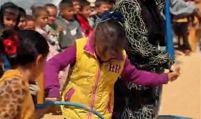 Pendik Belediyesi Gazze'de "Bayramlık Giydirme ve Çocuk Şenliği" düzenledi