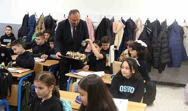 Pendik'te ara tatil sonrası ilk ders zili bayram coşkusuyla çaldı