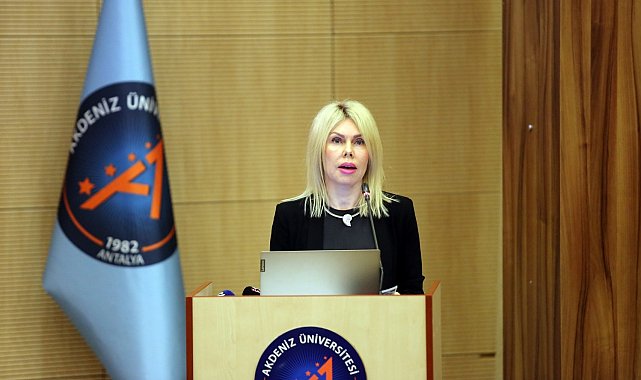 Prof. Dr. Özkan: "Kadınlarını geri bırakan toplumun ileri gitmesi imkansız"