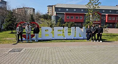 "Savaşta hiç kimse kazanmayacak" diyen uluslararası öğrenciler barış istiyor