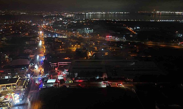 Raf imalatı yapılan fabrika alevlere teslim oldu