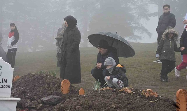 Ramazan Bayramı öncesi mezarlıklara akın ettiler: Kabir başında dua ve gözyaşı