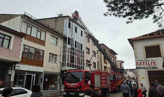 Refahiye'de tarihi lokantada baca yangını paniğe neden oldu