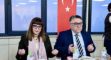 Rektör Özölçer, koruyucu aile ve huzurevi sakinleriyle iftar sofrasında bir araya geldi