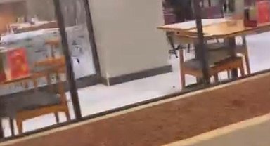 Restoran savaş alanına döndü, camlar ve çerçeveler indi