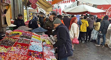 Sağanak yağış, bayram öncesi esnafa yaramadı