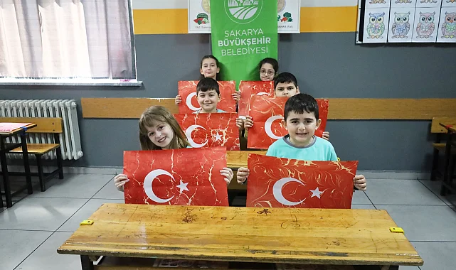 Sakarya Büyükşehir öğrencilerle milli marşı andı