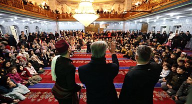 Sakarya'da 16 ilçede 6 bin çocuğa bayram sevinci