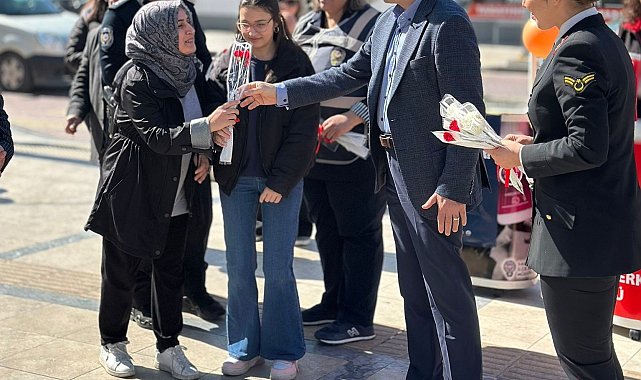 Salihli'de kadına yönelik şiddete karşı bilgilendirme stantları kuruldu