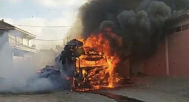 Saman yüklü tır yangında kül oldu