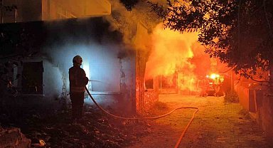 Samandağ'da metruk ev yangını