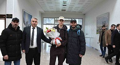 Şampiyona çiçekli karşılama