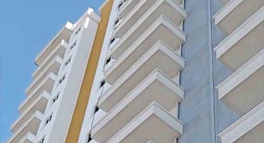 Samsun'da 20 katlı binaya çıkan genci polis ikna etti