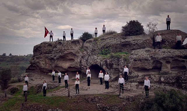 Samsun'da 'Çanakkale Şehitlerine' şiiri çok sesli koro ile seslendirildi