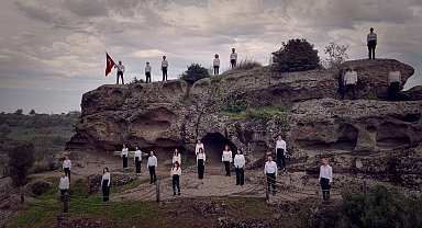 Samsun'da 'Çanakkale Şehitlerine' şiiri çok sesli koro ile seslendirildi