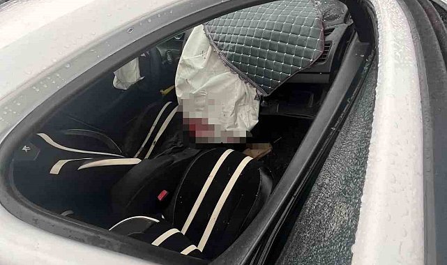 Şanlıurfa'da iki otomobil kafa kafaya çarpıştı: 8 yaralı